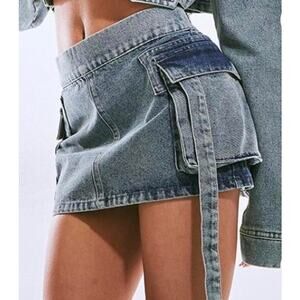 Pretty Little Thing Cargo Pocket Denim Mini Skirt Vintage wash size 4